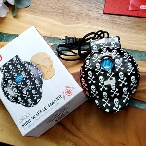4" Mini Waffle Maker - Skull Pattern Skeleton Face